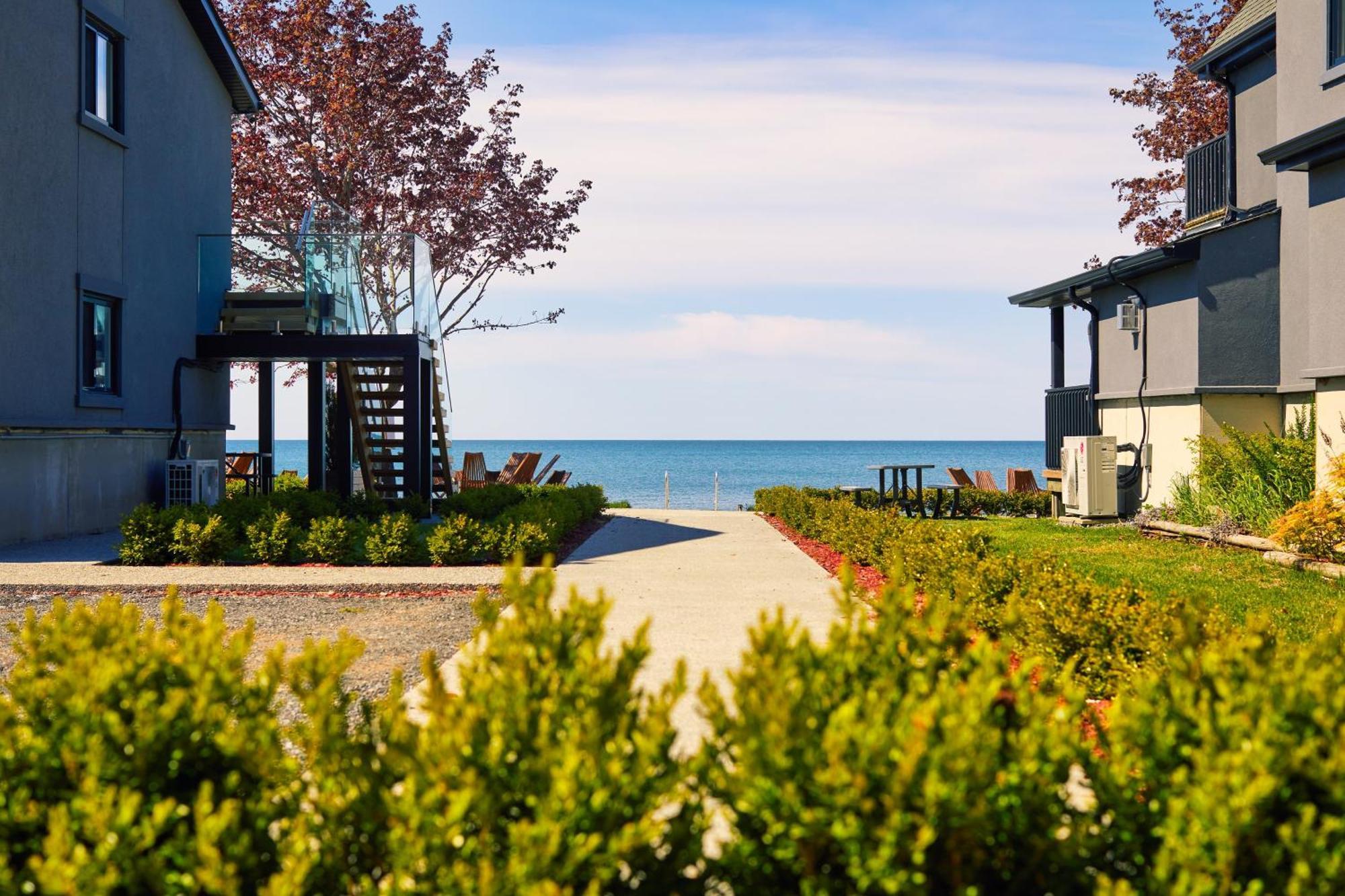 The Long Beach Resort - Beachfront Cottages & Townhouse Suites Wainfleet Exterior photo