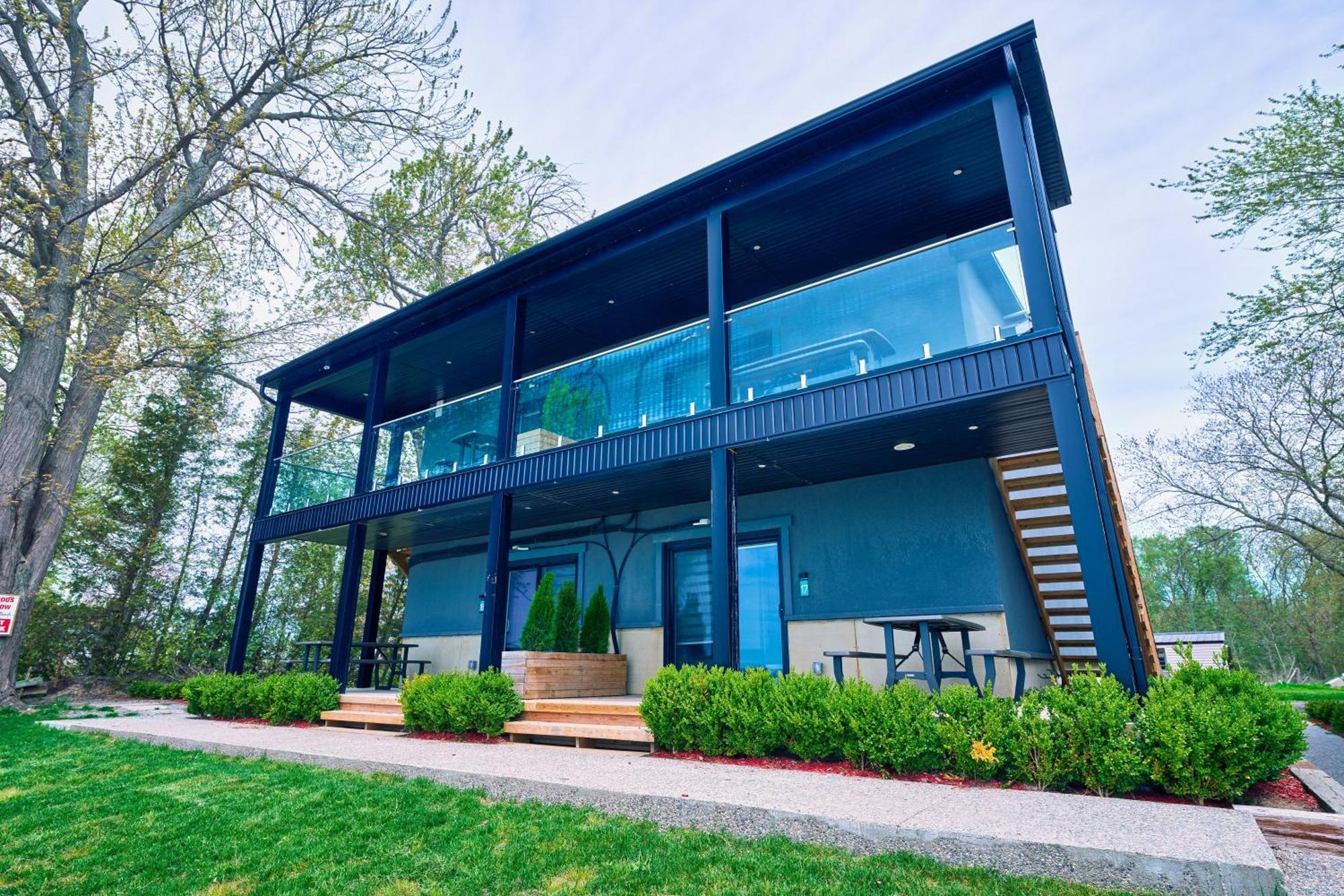 The Long Beach Resort - Beachfront Cottages & Townhouse Suites Wainfleet Exterior photo